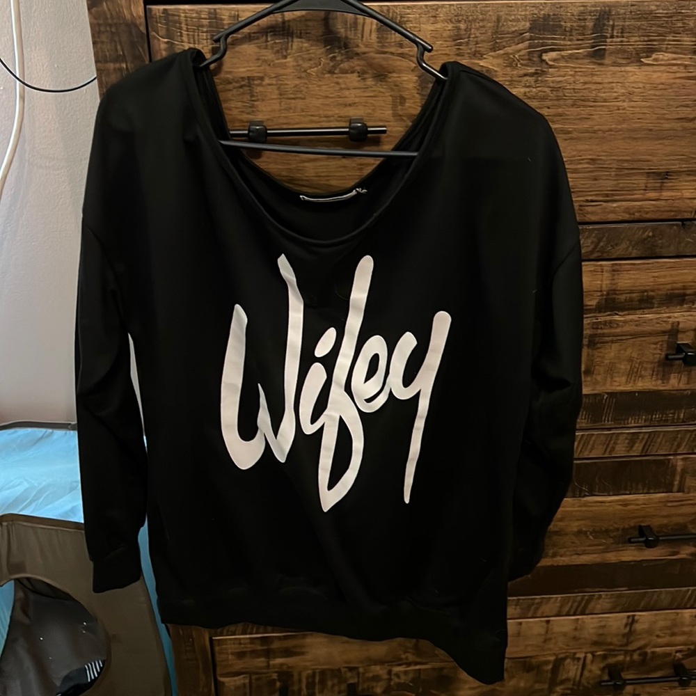 Only worn once wifey off the shoulder sweat shirt material top.